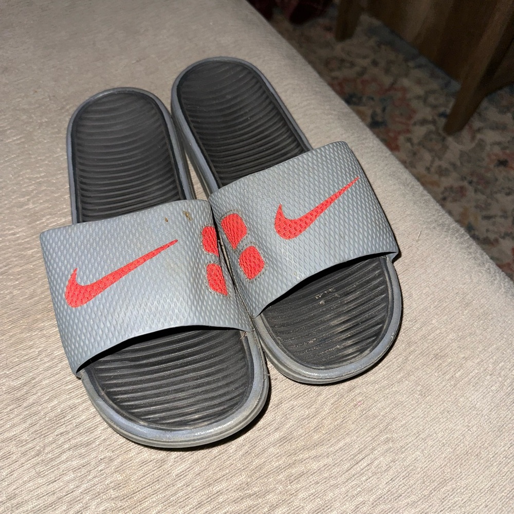 Nike Benassi Slides Mens 10 Sandals Gray Red Swoosh